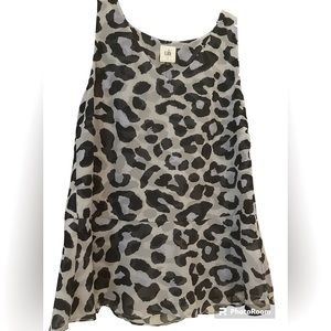 Cabi size S women’s sleeveless pullover blouse.  This is pretty!